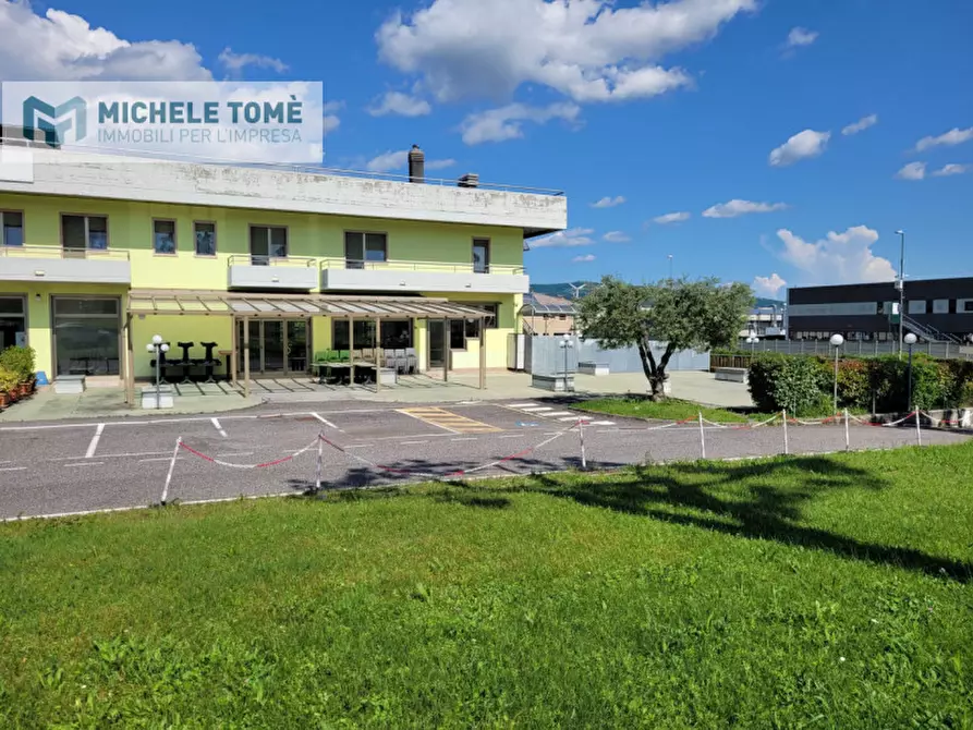 Immagine 2 di Negozio in affitto  in Via Costabella a Affi