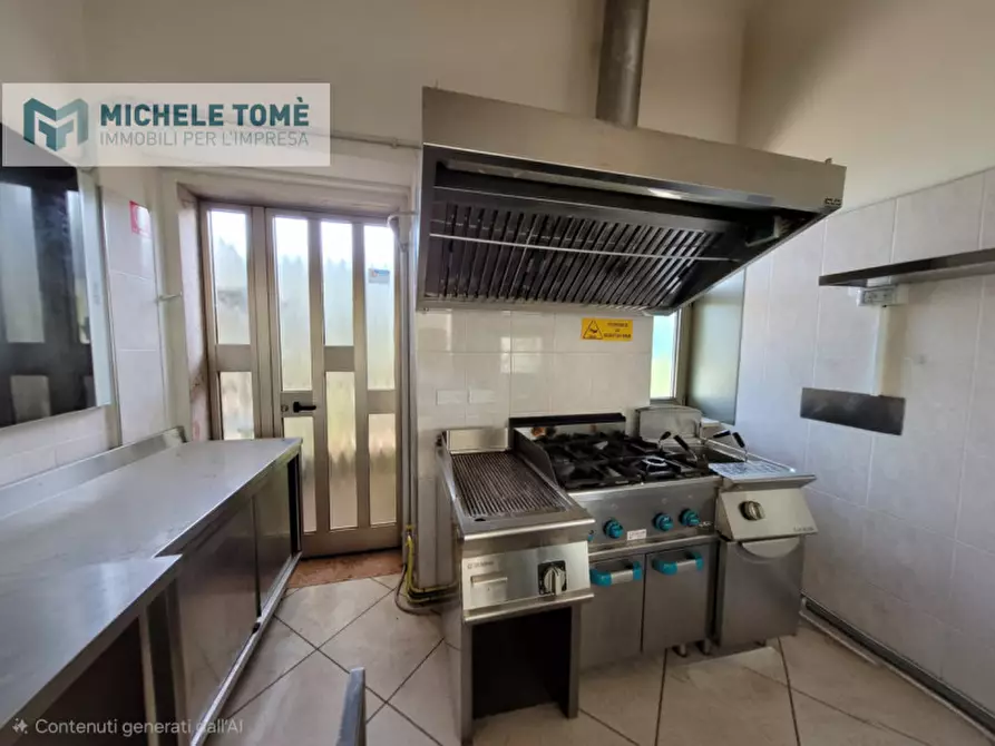 Immagine 3 di Negozio in affitto  in Via Costabella a Affi