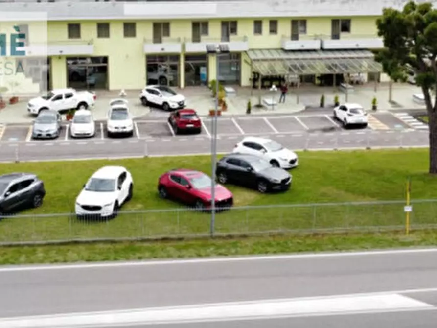 Immagine 9 di Negozio in affitto  in Via Costabella a Affi