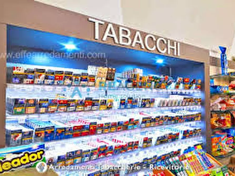 Immagine 3 di Attività commerciale in vendita  a Vicenza