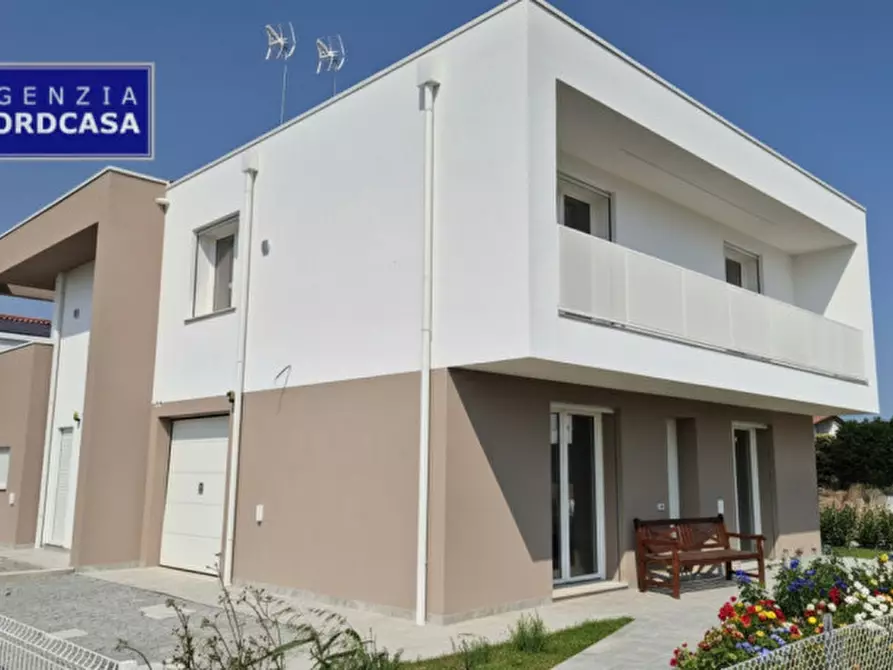 Immagine 1 di Casa bifamiliare in vendita  in Via del Bosco a Mira