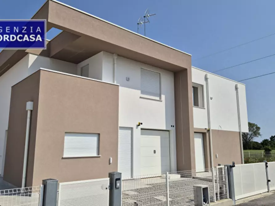 Immagine 2 di Casa bifamiliare in vendita  in Via del Bosco a Mira