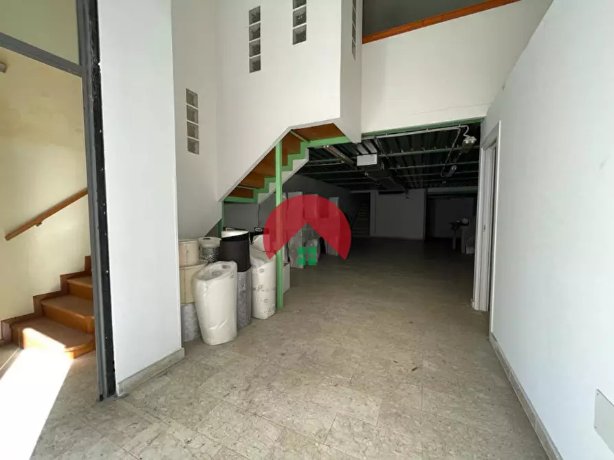 Immagine 1 di Magazzino in affitto  a Matera