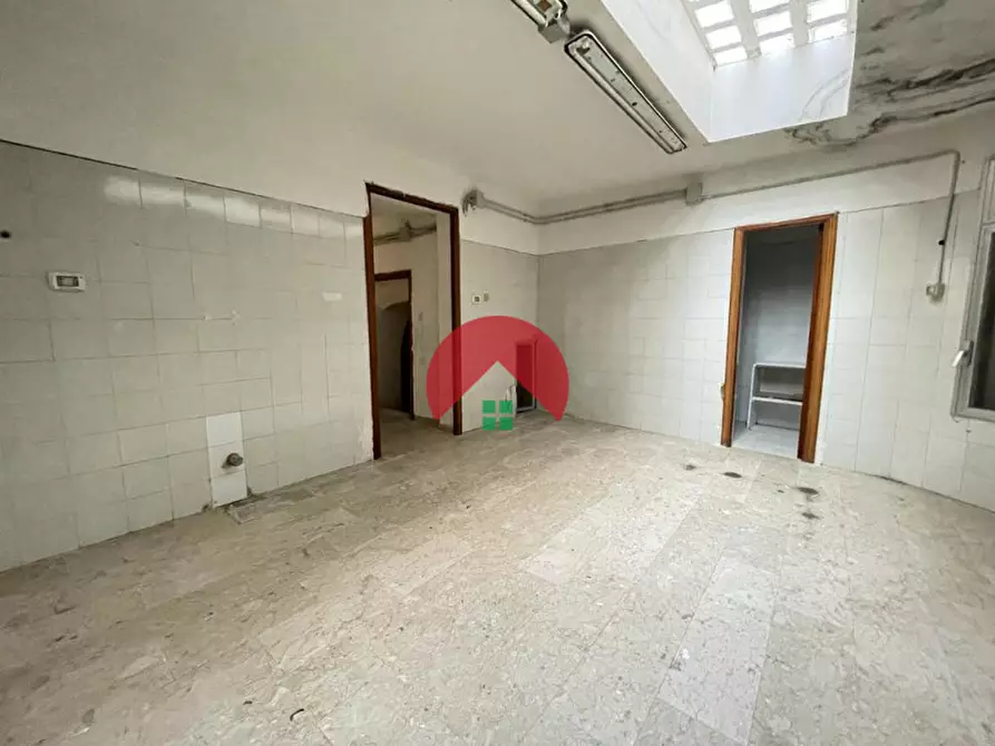 Immagine 5 di Magazzino in affitto  a Matera