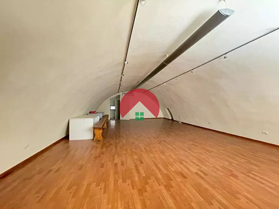 Immagine 11 di Negozio in affitto  in Via Giambattista Pentasuglia a Matera