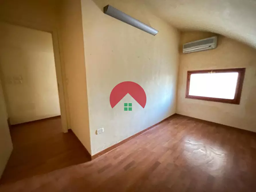 Immagine 16 di Negozio in affitto  in Via Giambattista Pentasuglia a Matera