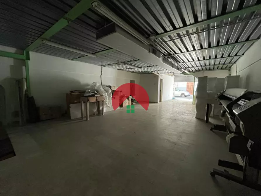 Immagine 22 di Negozio in affitto  in Via Giambattista Pentasuglia a Matera