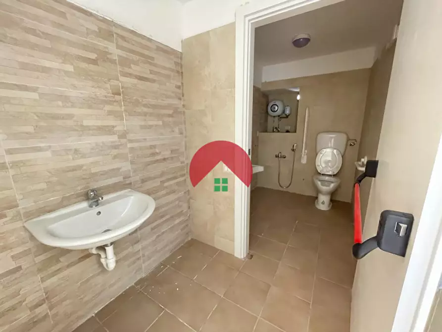 Immagine 23 di Negozio in affitto  in Via Giambattista Pentasuglia a Matera