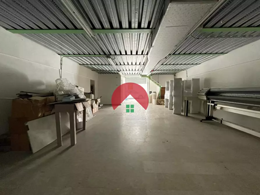 Immagine 26 di Magazzino in affitto  a Matera