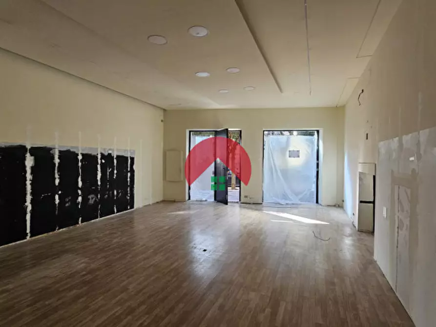 Immagine 6 di Negozio in affitto  in Via Annunziatella a Matera