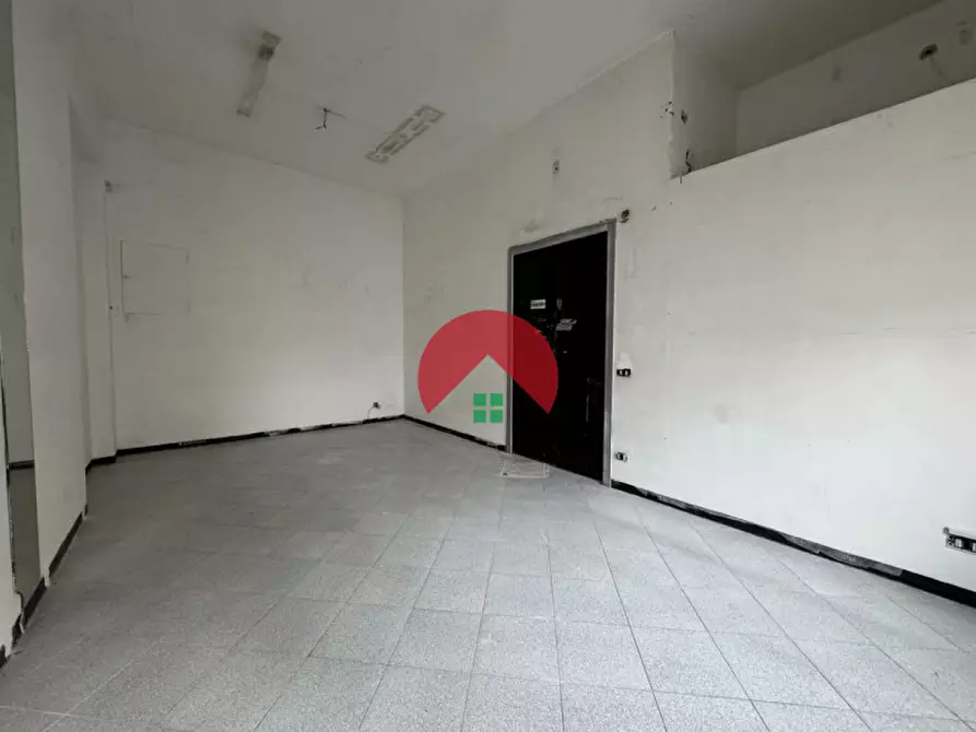 Immagine 9 di Negozio in affitto  in Via Annunziatella a Matera