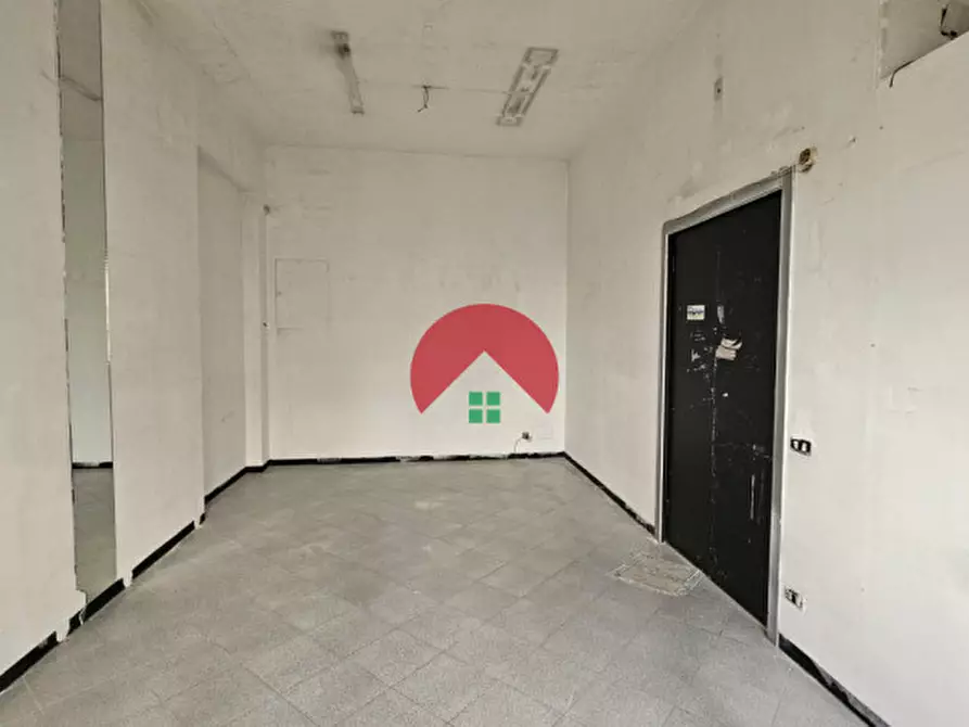 Immagine 9 di Negozio in affitto  in Via Annunziatella a Matera