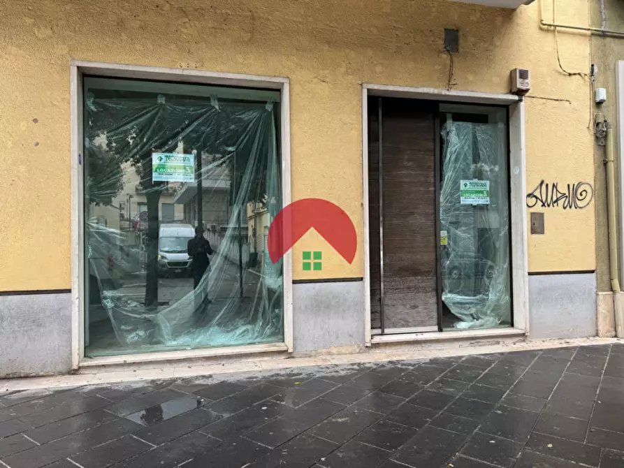 Immagine 11 di Negozio in affitto  in Via Annunziatella a Matera