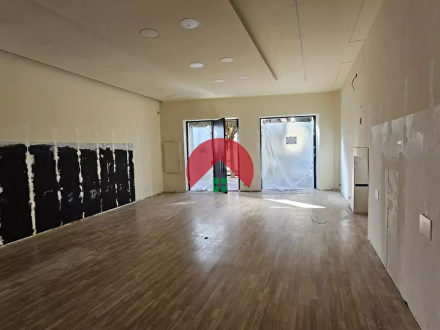 Immagine 5 di Negozio in affitto  in Via Annunziatella a Matera