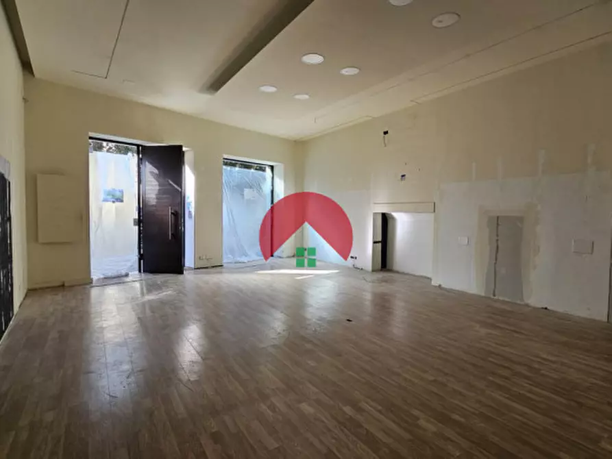 Immagine 7 di Negozio in affitto  in Via Annunziatella a Matera