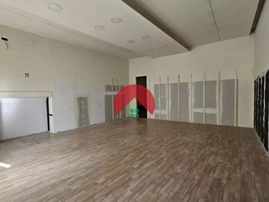 Immagine 8 di Negozio in affitto  in Via Annunziatella a Matera