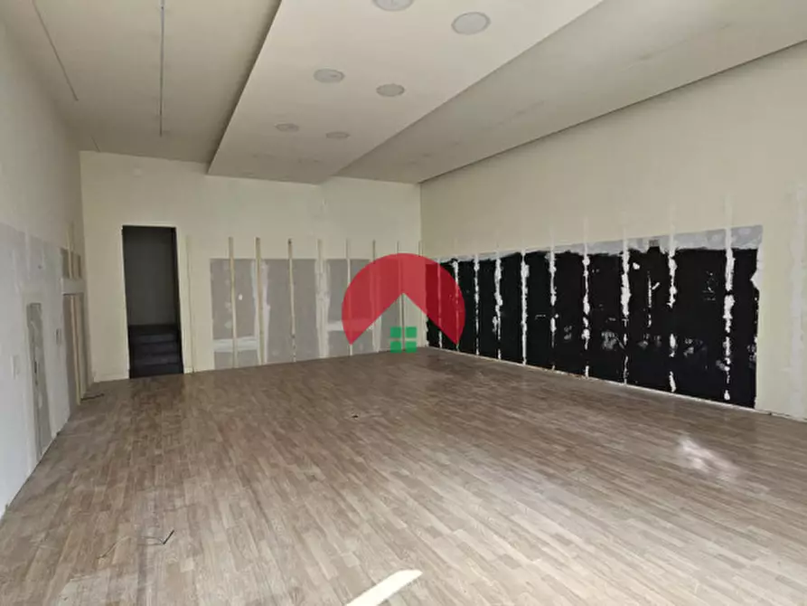 Immagine 9 di Negozio in affitto  in Via Annunziatella a Matera