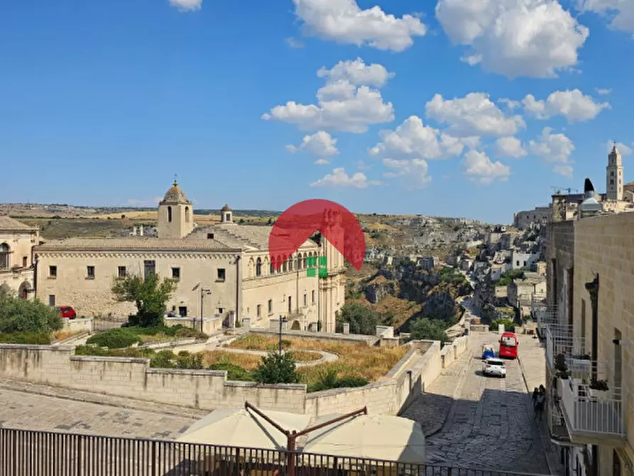 Immagine 1 di Negozio in affitto  in Via Giovanni Amendola a Matera