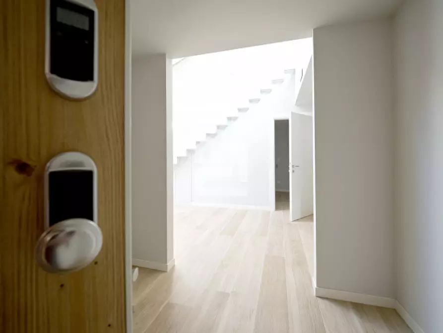 Immagine 2 di Attico in affitto  in Via Brunati a Salò