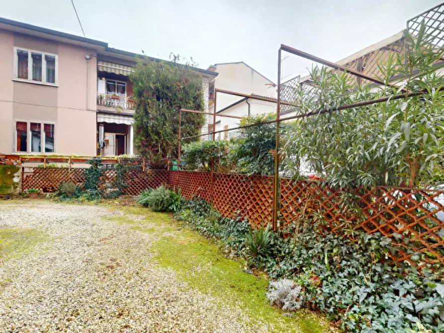 Immagine 9 di Casa bifamiliare in vendita  in Via Nino Bixio a Vicenza