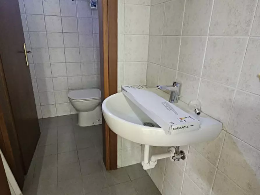 Immagine 6 di Negozio in affitto  in Via San Marco a Padova