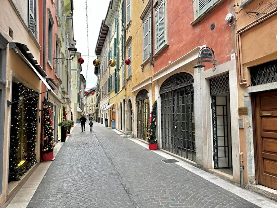Immagine 1 di Negozio in vendita  in Via San Carlo a Salò