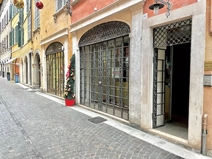 Immagine 4 di Negozio in vendita  in Via San Carlo a Salò