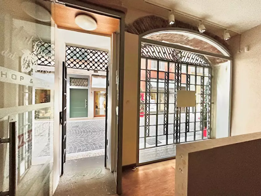 Immagine 6 di Negozio in vendita  in Via San Carlo a Salò