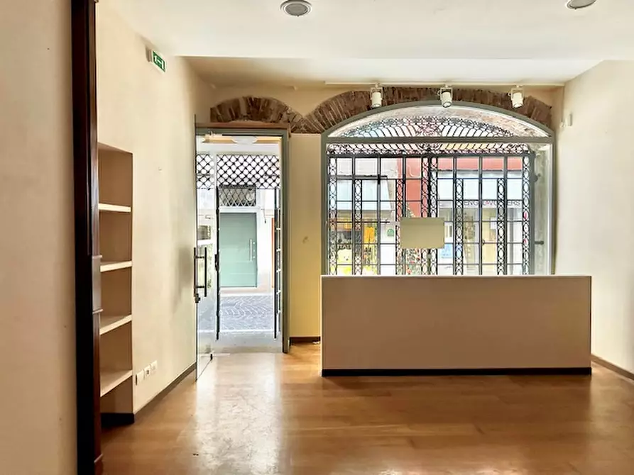 Immagine 8 di Negozio in vendita  in Via San Carlo a Salò