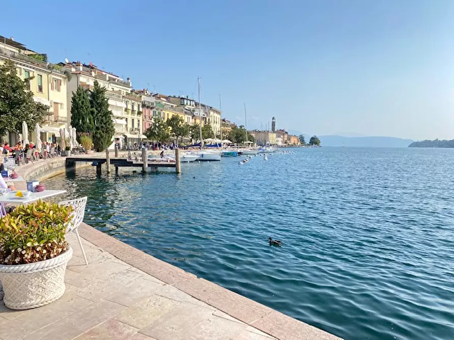 Immagine 11 di Negozio in vendita  in Via San Carlo a Salò