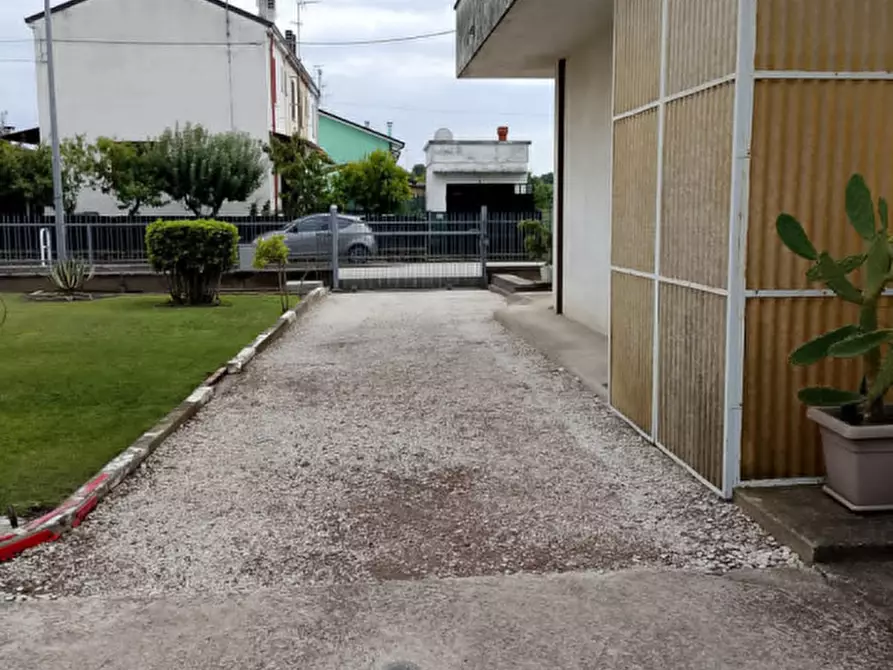 Immagine 8 di Casa bifamiliare in vendita  a Piacenza D'adige