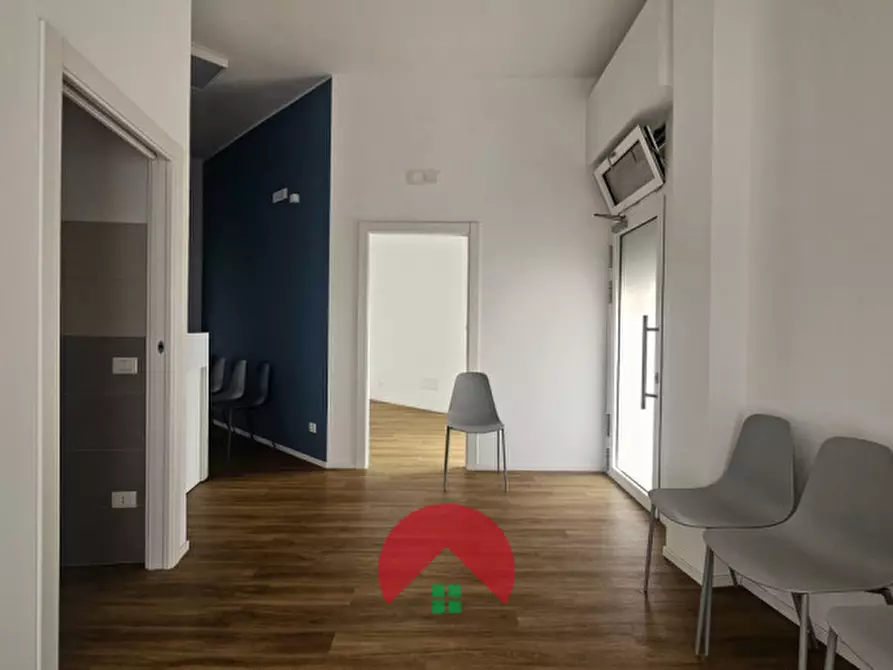 Immagine 3 di Negozio in affitto  in via leonardo da vinci a Matera