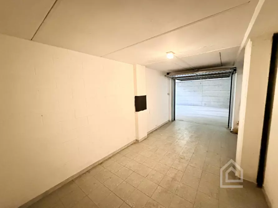 Immagine 5 di Garage in vendita  in Via Favorita 137 a Chivasso