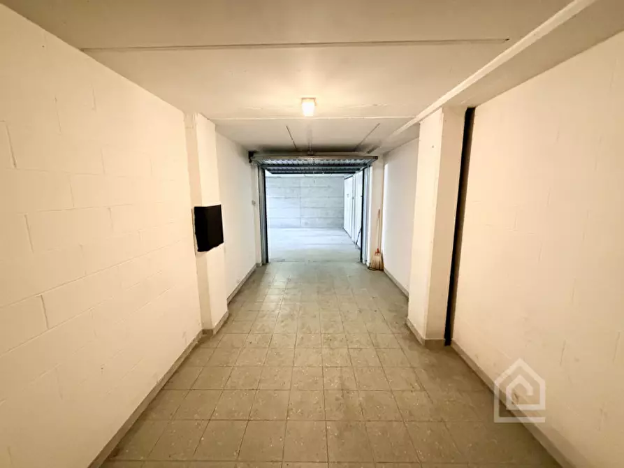 Immagine 6 di Garage in vendita  in Via Favorita 137 a Chivasso