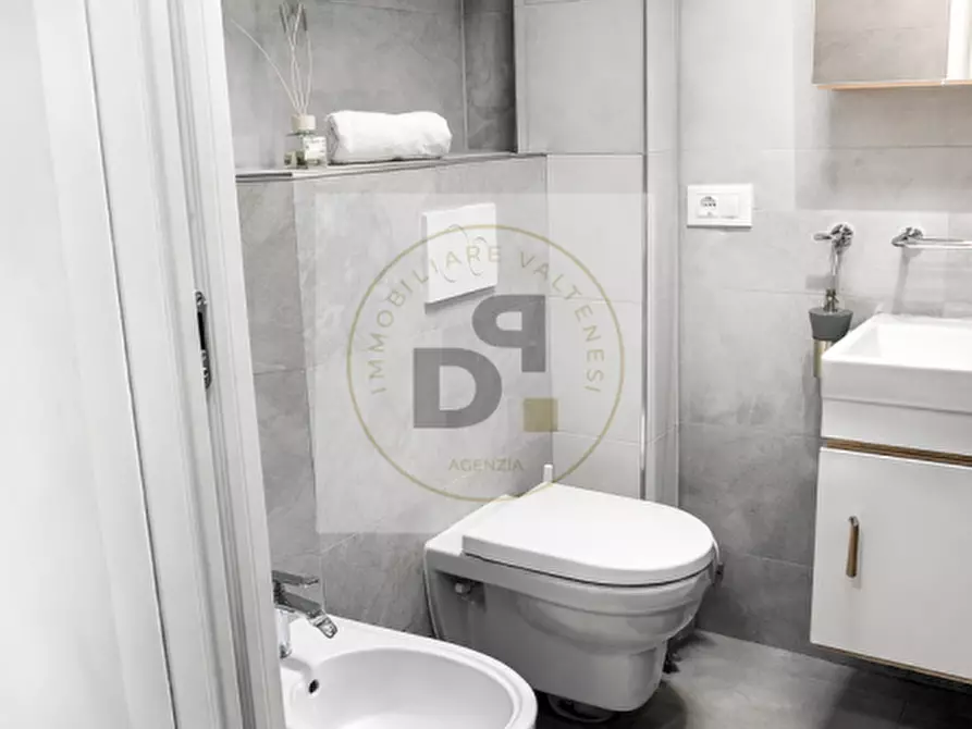 Immagine 8 di Appartamento in vendita  in VIA ALFONSO LAMARMORA a Sirmione