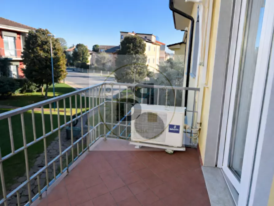 Immagine 8 di Appartamento in vendita  in VIA ALFONSO LAMARMORA a Sirmione