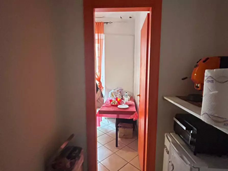 Immagine 4 di Appartamento in affitto  in via Foria 33 a Napoli