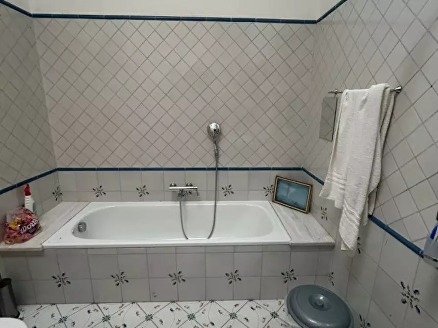 Immagine 6 di Appartamento in affitto  in via Foria 33 a Napoli