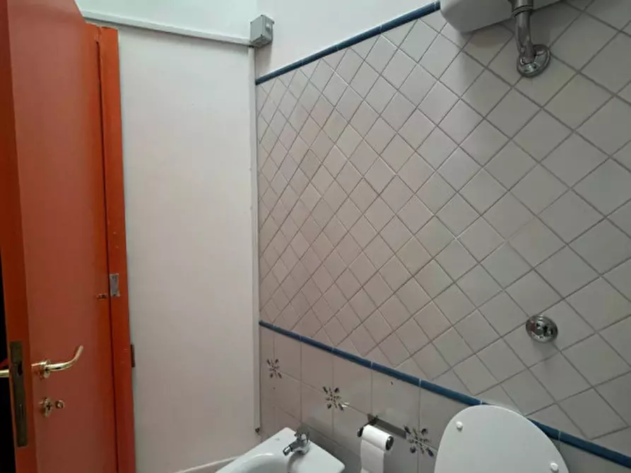 Immagine 10 di Appartamento in affitto  in via Foria 33 a Napoli