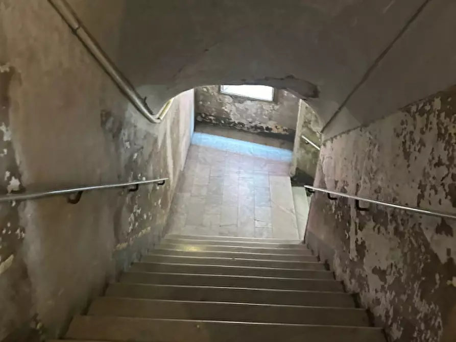 Immagine 19 di Appartamento in affitto  in via Foria 33 a Napoli