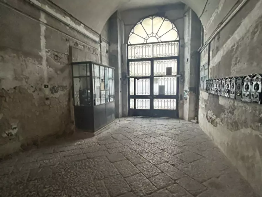 Immagine 26 di Appartamento in affitto  in via Foria 33 a Napoli