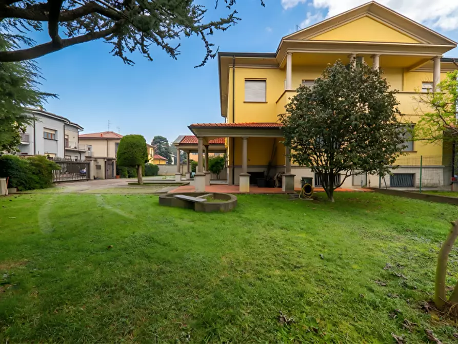 Immagine 42 di Casa bifamiliare in vendita  in Corso Isonzo a Seveso