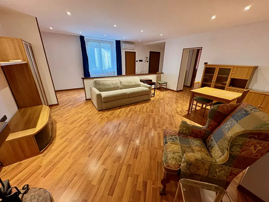 Immagine 1 di Appartamento in affitto  in Via Corti 1 a Trieste