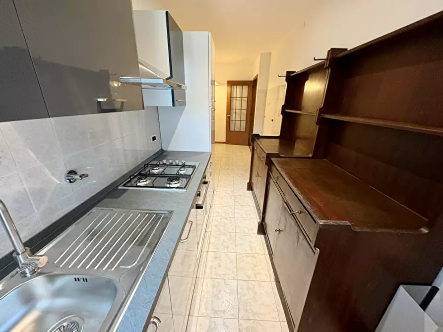 Immagine 10 di Appartamento in affitto  in Via Corti 1 a Trieste