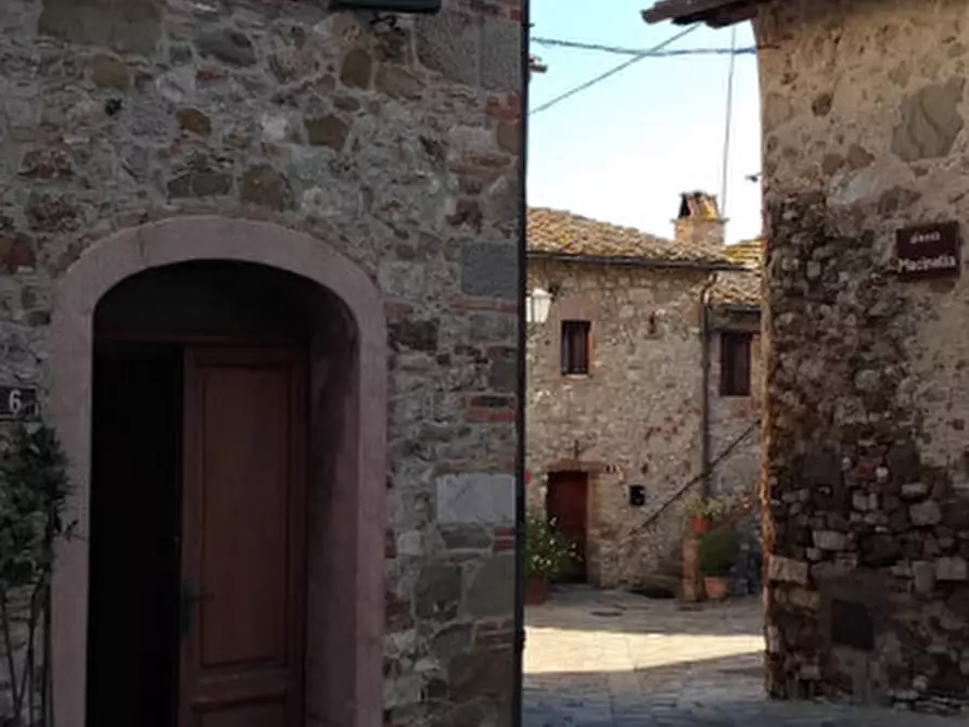 Immagine 2 di Casa indipendente in vendita  in Piazza Macinella, 2 a Castelnuovo Berardenga