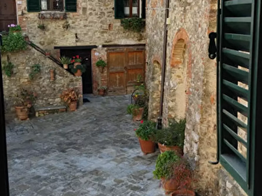 Immagine 9 di Casa indipendente in vendita  in Piazza Macinella, 2 a Castelnuovo Berardenga