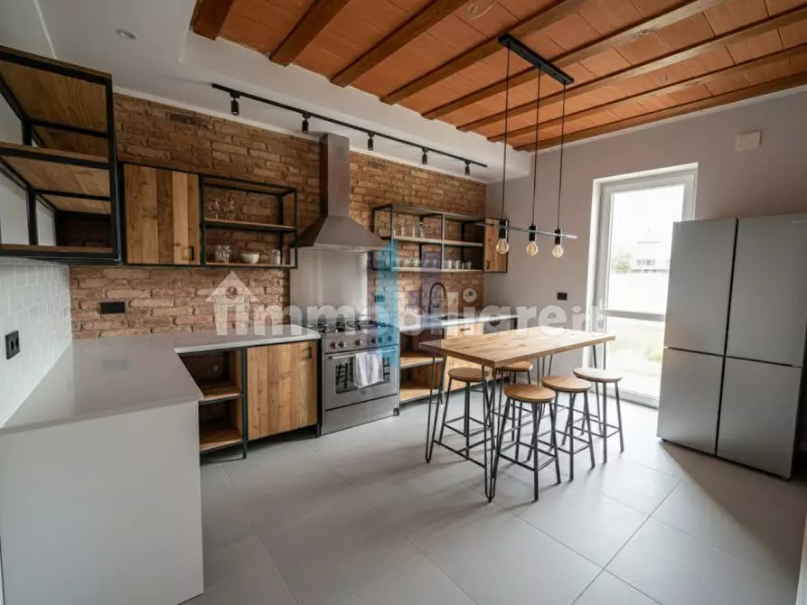 Immagine 4 di Casa trifamiliare in vendita  in VIA PIETRO BESCHI a Castiglione Delle Stiviere