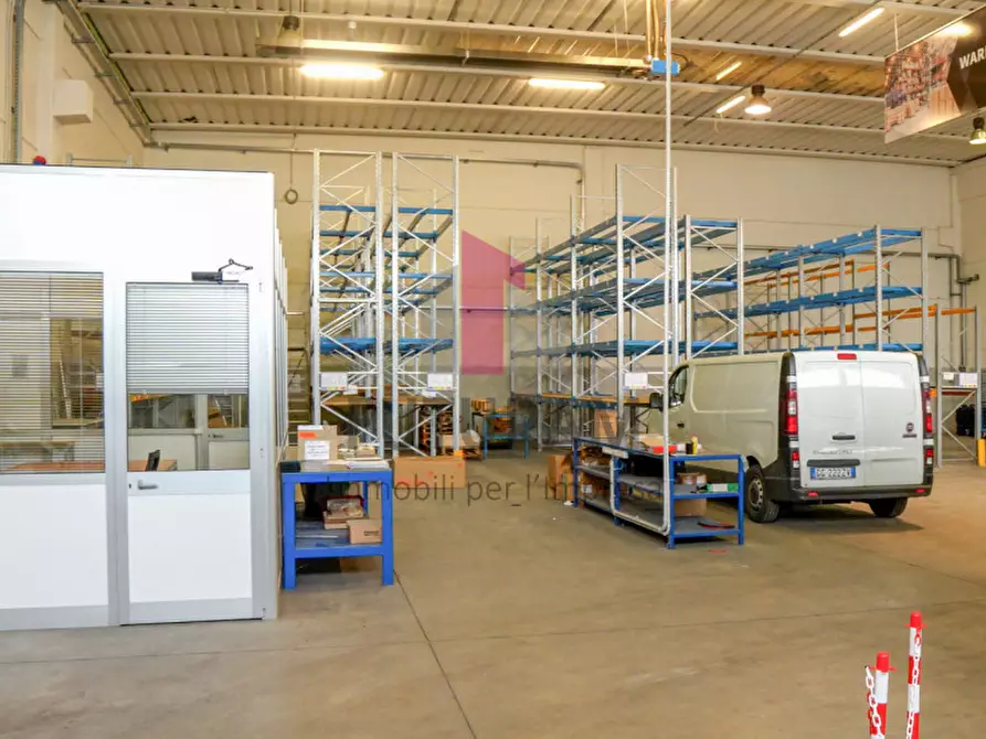 Immagine 12 di Capannone industriale in vendita  in VIA CHEMELLO,22 a Montecchio Maggiore