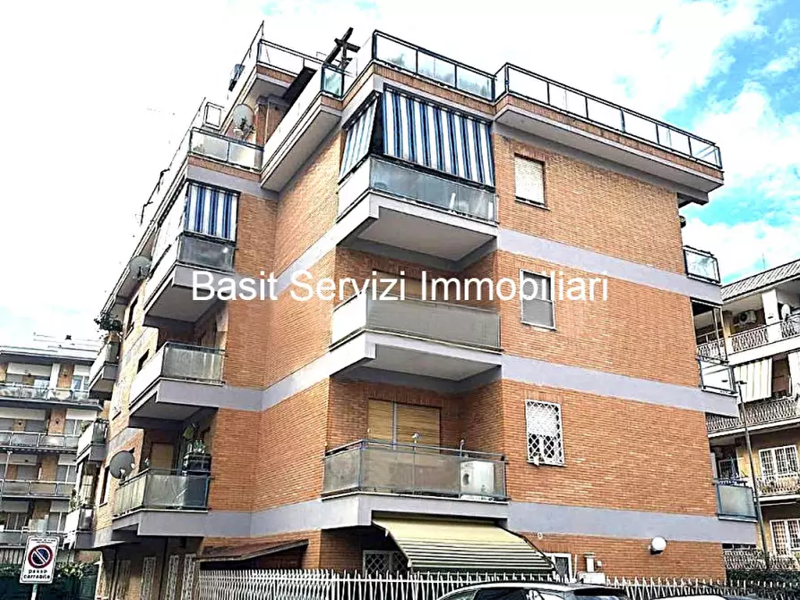 Immagine 2 di Appartamento in vendita  in Via dei Della Bitta a Roma
