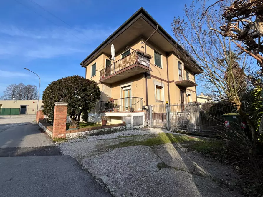 Immagine 1 di Casa bifamiliare in vendita  in Via Roma a Longare
